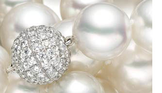 Diamonds and pearls for 30th anniversary